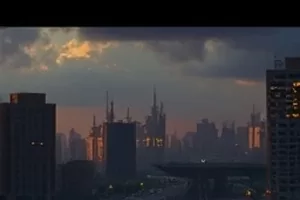 《钟楼十二响》剧集封面，夜里亮灯的钟面